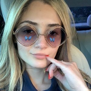 Meet your Posher, Serin